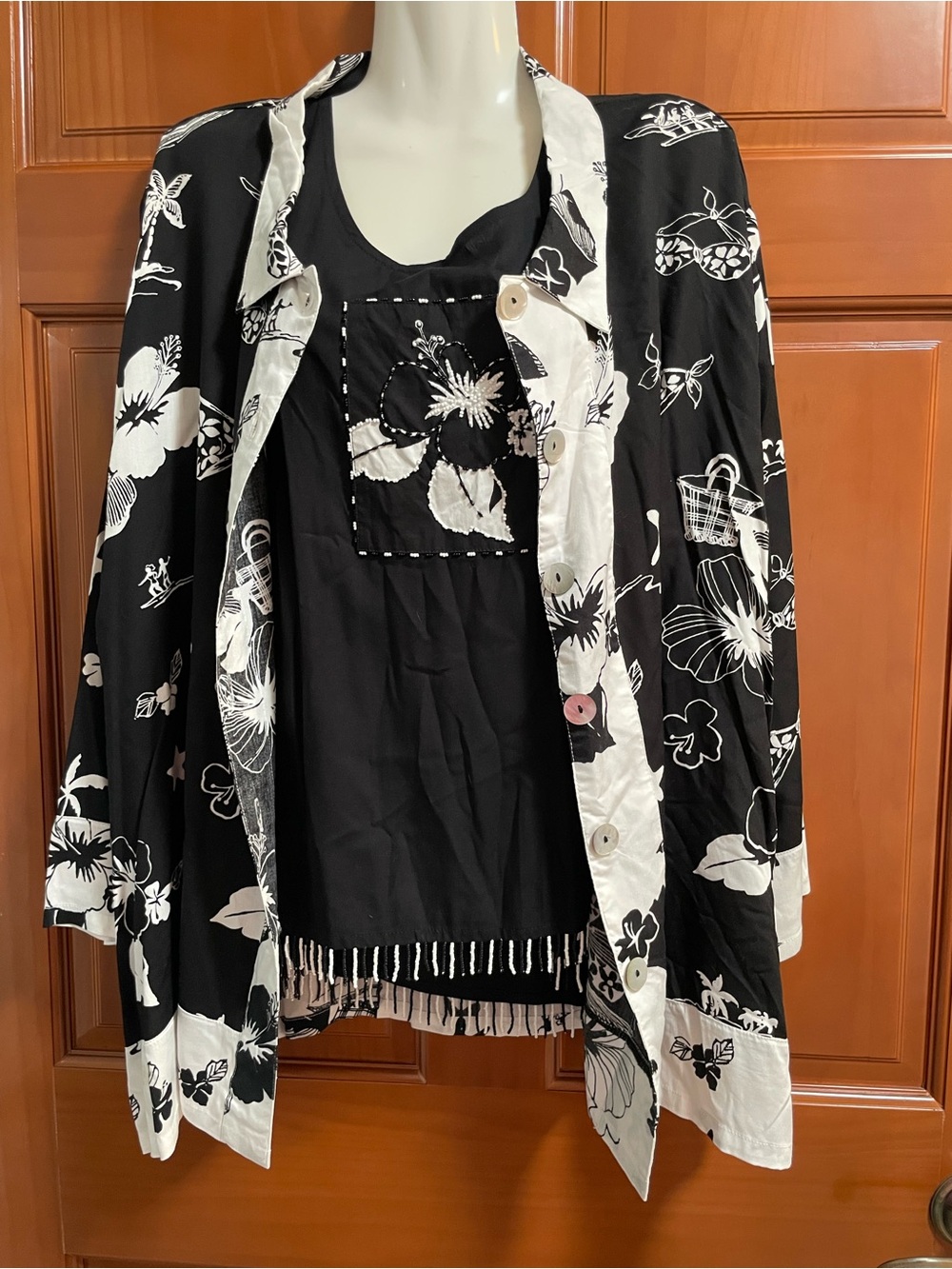 3-Pieces Black & White Floral Button Front Jacket, Beaded Tank & Pants
